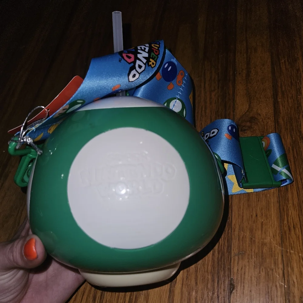 NWT Super Nintendo World Green Mushroom Sipper Cup W Lanyard
